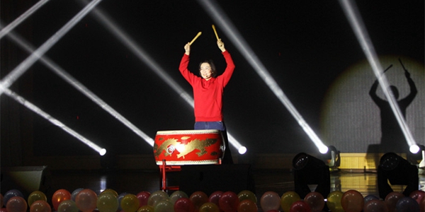 1581562200802860.jpg 7-02、投資公司歌舞《擼起袖子加油干》.jpg